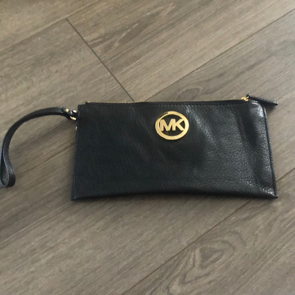 Michael Kors wristlet - Picture 1 of 3